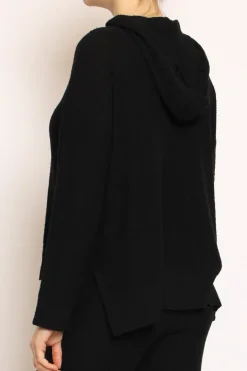 Maglia in bouclu00e8 elasticizzato con cappuccio nero