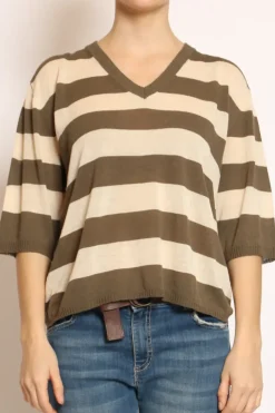 Maglia scollo v a righe misto lino oliva/crema