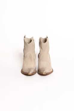 Stivaletto in crosta beige